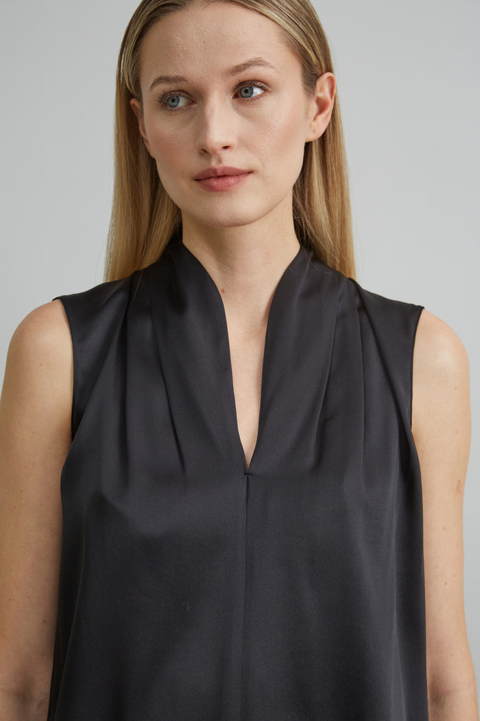 Elie Tahari Sleeveless Silk Satin Contour Shirt BLACK